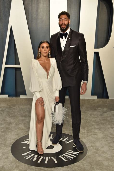 how tall is anthony davis wife
